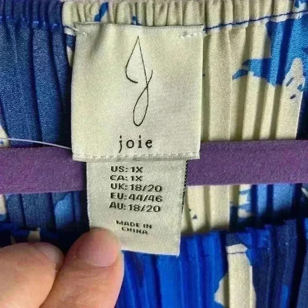 Joie Plus Size 1X Tank Top Floral Print Pleated Blue And Cream Boat Neck Texture - Picture 5 of 6